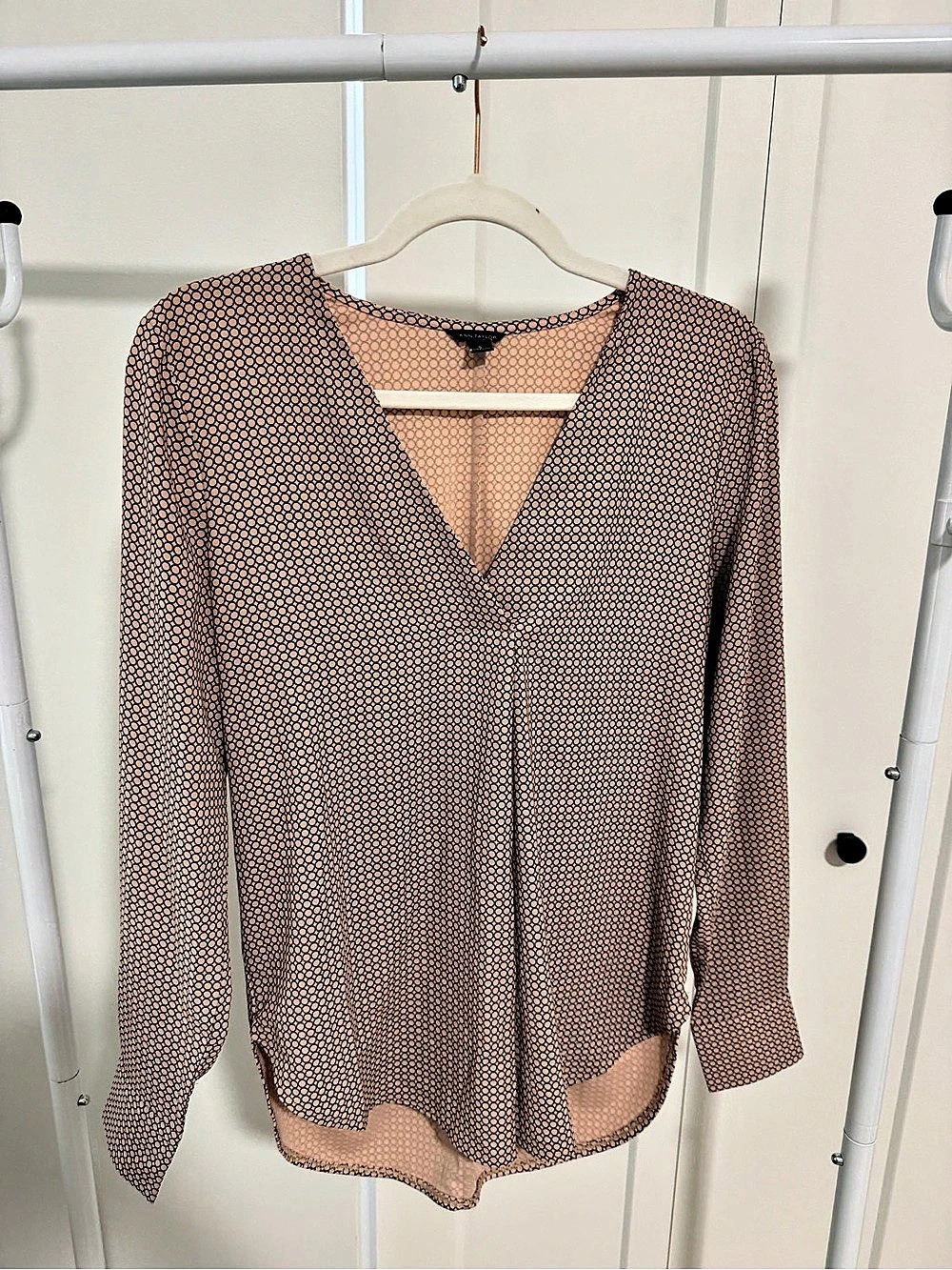 Ann Taylor Geometric Blouse in Brown & Pink Size Small Like New